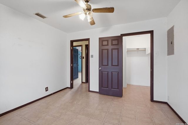 4615 WATERWOOD PASS DR, Elmendorf, TX 78112