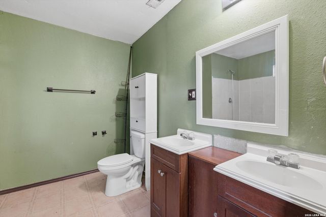 4615 WATERWOOD PASS DR, Elmendorf, TX 78112
