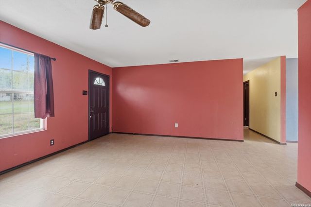 4615 WATERWOOD PASS DR, Elmendorf, TX 78112