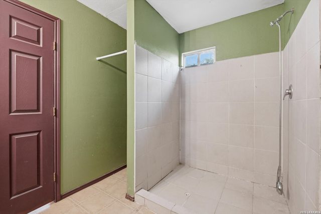 4615 WATERWOOD PASS DR, Elmendorf, TX 78112