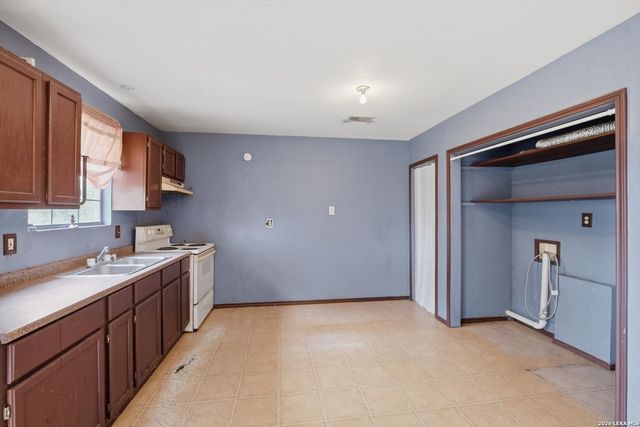 4615 WATERWOOD PASS DR, Elmendorf, TX 78112