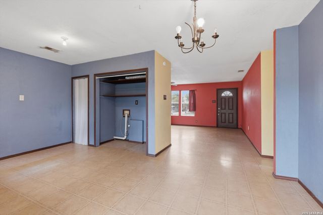 4615 WATERWOOD PASS DR, Elmendorf, TX 78112