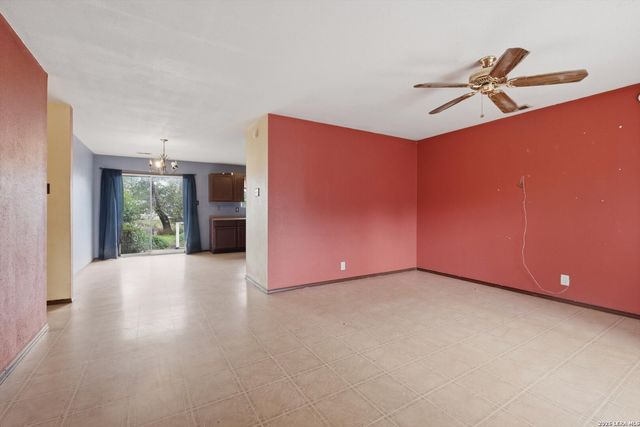 4615 WATERWOOD PASS DR, Elmendorf, TX 78112