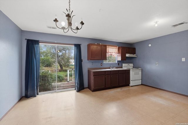 4615 WATERWOOD PASS DR, Elmendorf, TX 78112