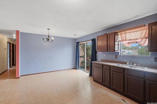 4615 WATERWOOD PASS DR, Elmendorf, TX 78112