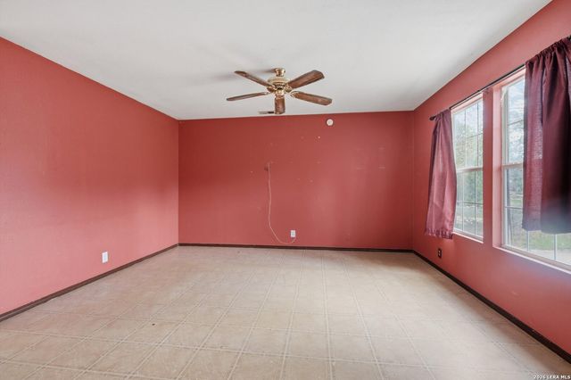 4615 WATERWOOD PASS DR, Elmendorf, TX 78112