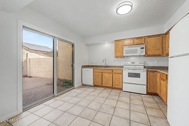 3301 E KELTON Lane 103, Phoenix, AZ 85032