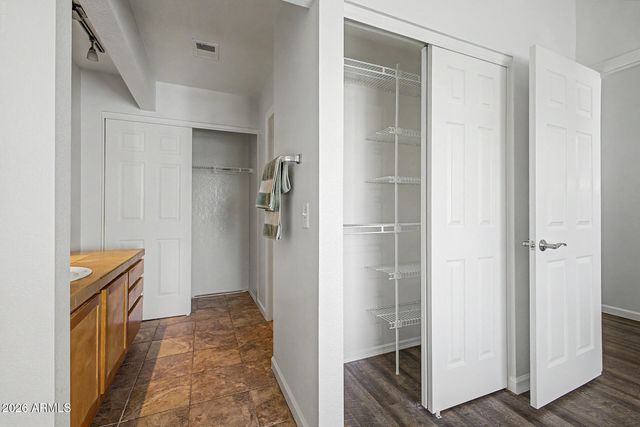 3301 E KELTON Lane 103, Phoenix, AZ 85032