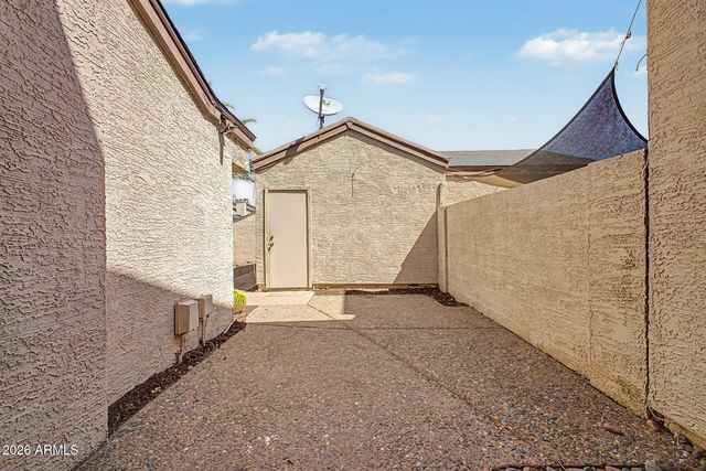 3301 E KELTON Lane 103, Phoenix, AZ 85032