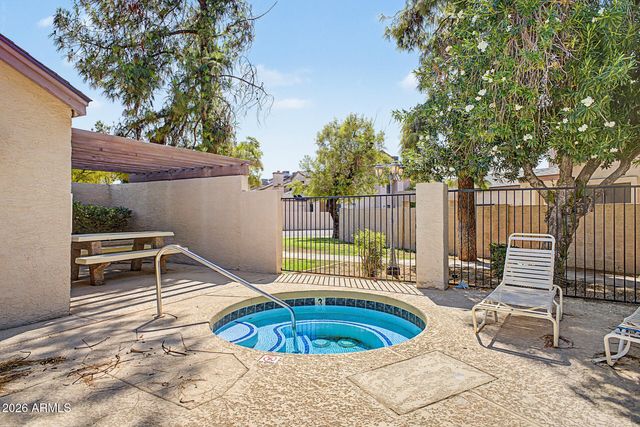 3301 E KELTON Lane 103, Phoenix, AZ 85032