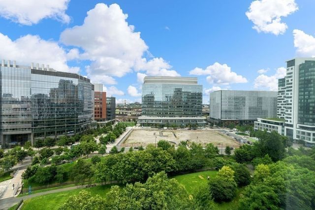 2 Earhart 1103, Cambridge, MA 02141
