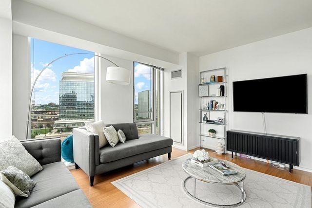 2 Earhart 1103, Cambridge, MA 02141