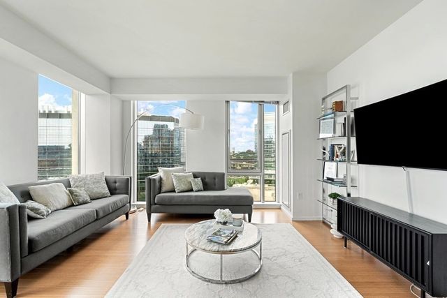2 Earhart 1103, Cambridge, MA 02141