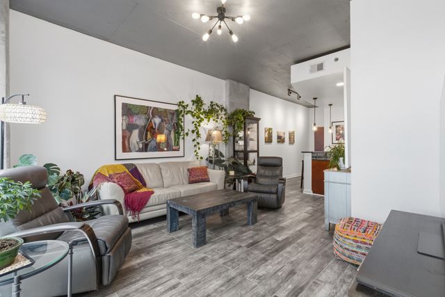 301 Demonbreun St Unit 1513, Nashville, TN 37201