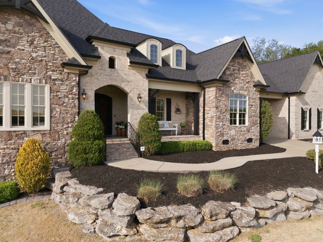 1500 Buckskin Ct, Thompsons Station, TN 37179