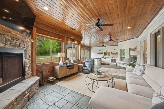 1500 Buckskin Ct, Thompsons Station, TN 37179