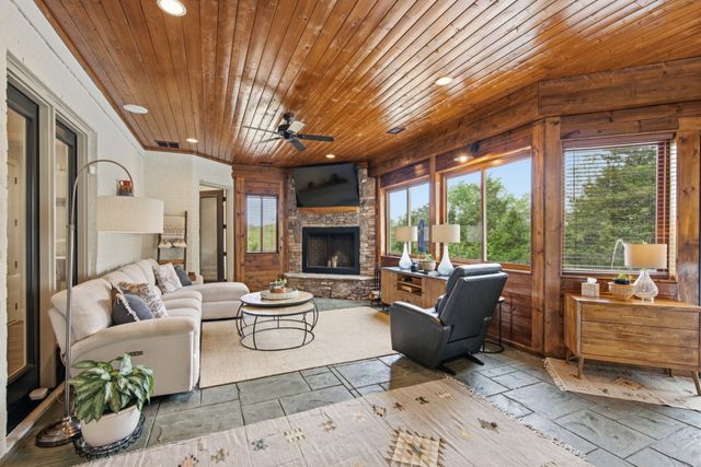 1500 Buckskin Ct, Thompsons Station, TN 37179