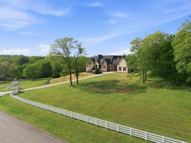 1500 Buckskin Ct, Thompsons Station, TN 37179