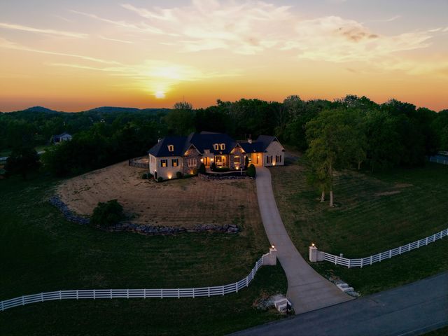 1500 Buckskin Ct, Thompsons Station, TN 37179