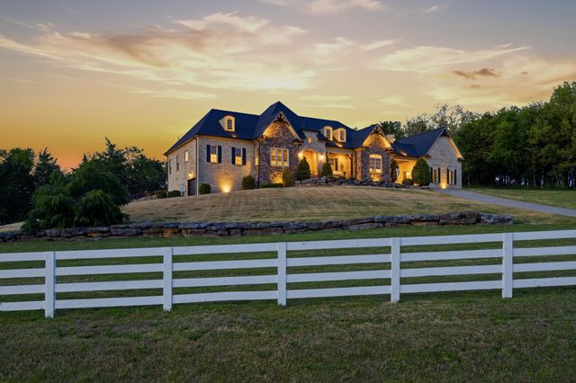 1500 Buckskin Ct, Thompsons Station, TN 37179