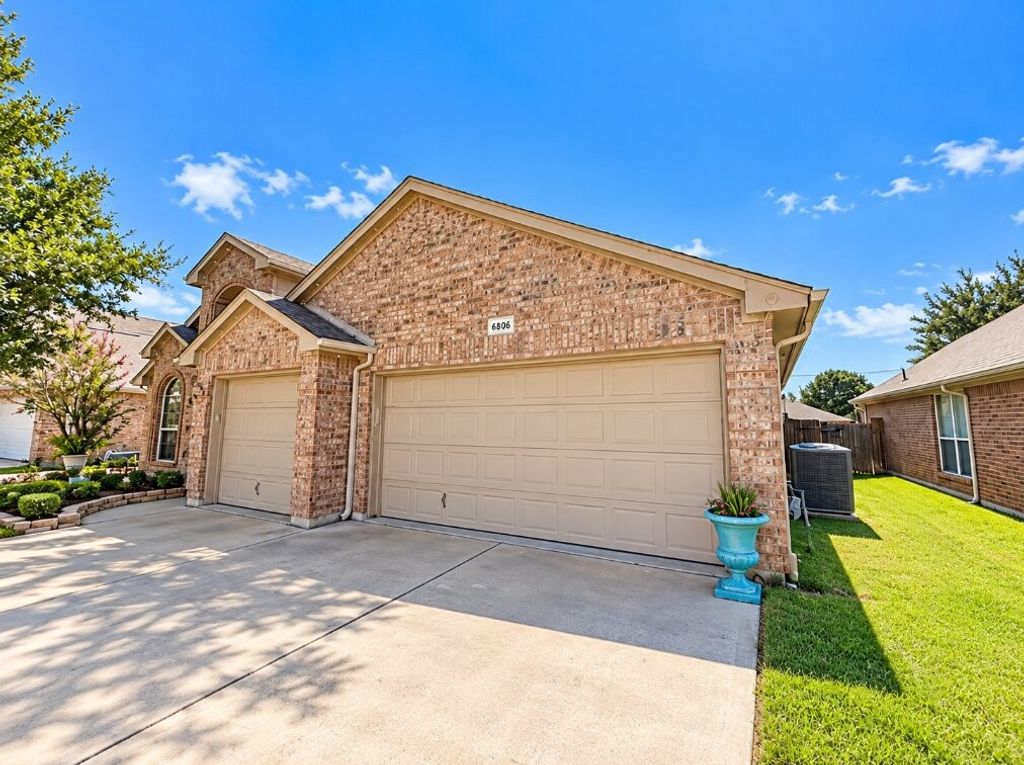 5805 Ozark Drive, Fort Worth, TX 76131