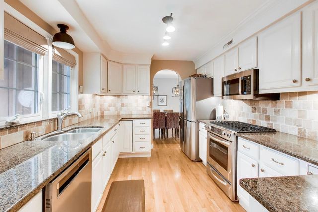 511 S Hi Lusi Avenue, Mount Prospect, IL 60056