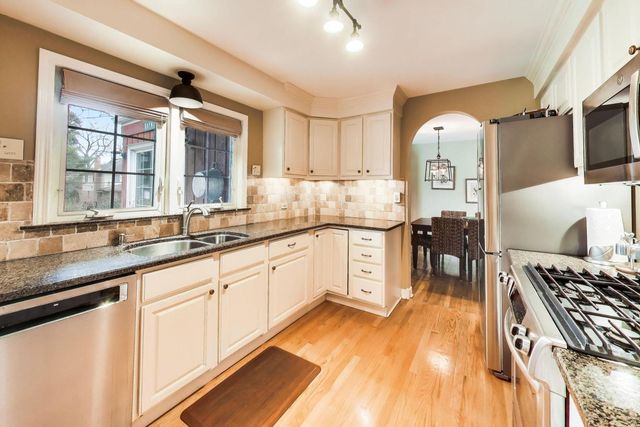 511 S Hi Lusi Avenue, Mount Prospect, IL 60056