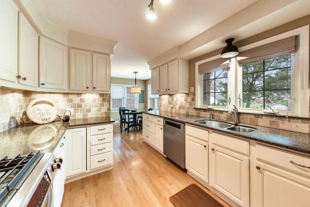 511 S Hi Lusi Avenue, Mount Prospect, IL 60056