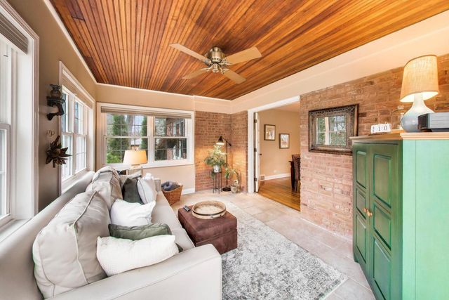 511 S Hi Lusi Avenue, Mount Prospect, IL 60056