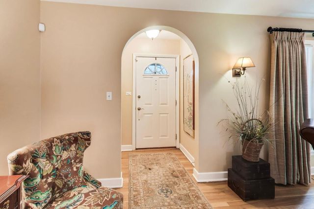 511 S Hi Lusi Avenue, Mount Prospect, IL 60056