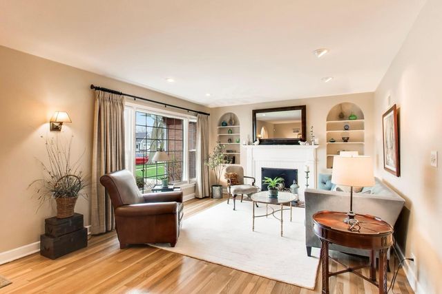 511 S Hi Lusi Avenue, Mount Prospect, IL 60056