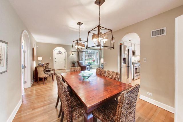 511 S Hi Lusi Avenue, Mount Prospect, IL 60056