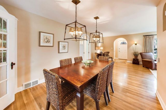 511 S Hi Lusi Avenue, Mount Prospect, IL 60056