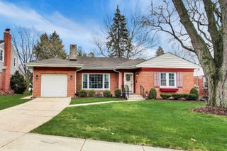 511 S Hi Lusi Avenue, Mount Prospect, IL 60056