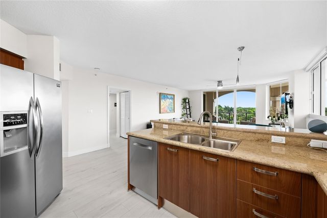 2011 N Ocean Boulevard 504, Fort Lauderdale, FL 33305
