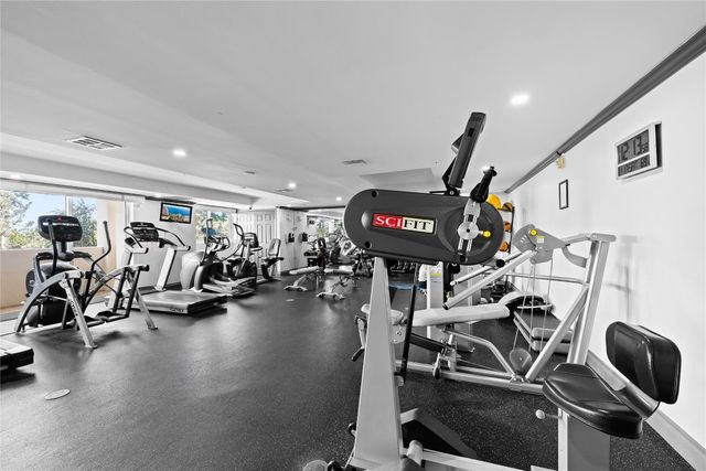 2011 N Ocean Boulevard 504, Fort Lauderdale, FL 33305