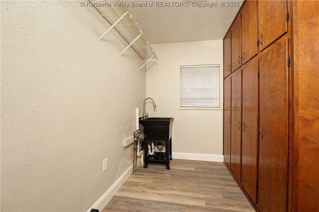 37 Lake Shore Drive, Charleston, WV 25313