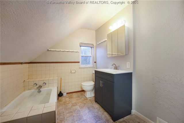 37 Lake Shore Drive, Charleston, WV 25313