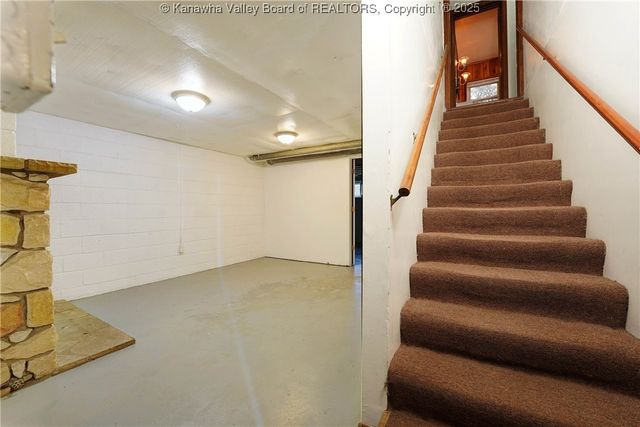 37 Lake Shore Drive, Charleston, WV 25313