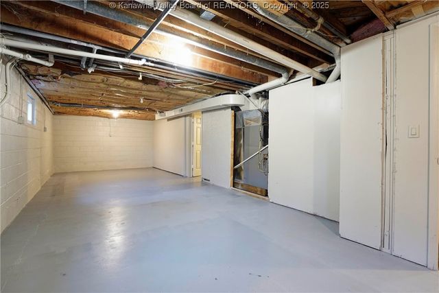 37 Lake Shore Drive, Charleston, WV 25313