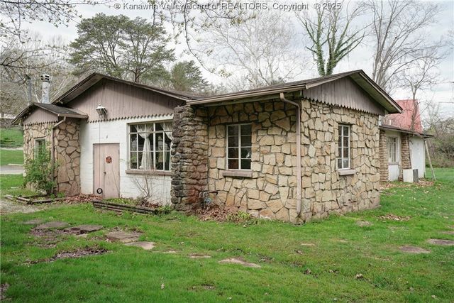 37 Lake Shore Drive, Charleston, WV 25313