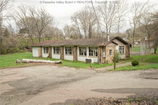 37 Lake Shore Drive, Charleston, WV 25313