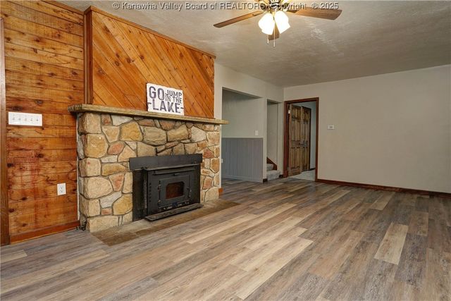 37 Lake Shore Drive, Charleston, WV 25313