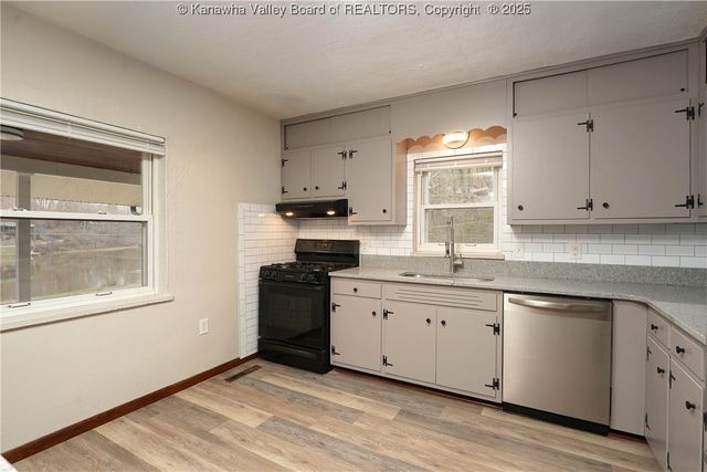 37 Lake Shore Drive, Charleston, WV 25313