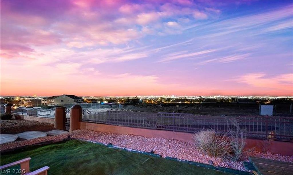Image 10 of property listing at 236 Vista Valley Street, Las Vegas, NV 89110
