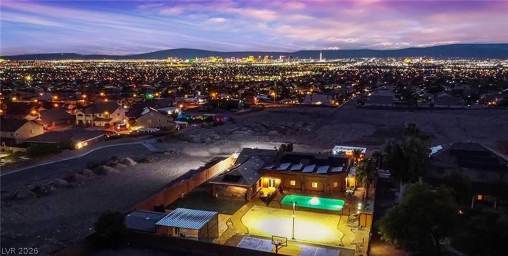 Image 11 of property listing at 236 Vista Valley Street, Las Vegas, NV 89110