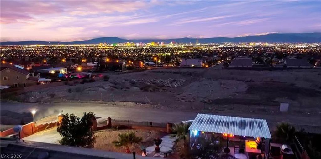 Image 12 of property listing at 236 Vista Valley Street, Las Vegas, NV 89110