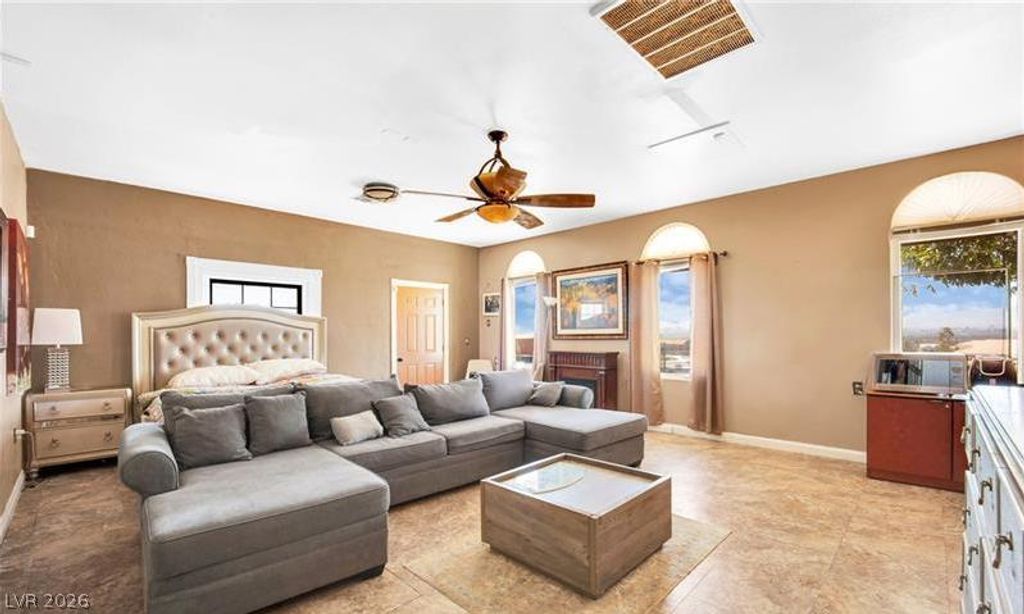 Image 13 of property listing at 236 Vista Valley Street, Las Vegas, NV 89110