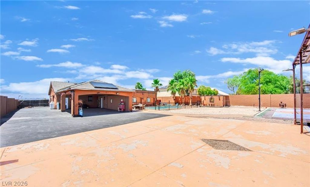 Image 18 of property listing at 236 Vista Valley Street, Las Vegas, NV 89110