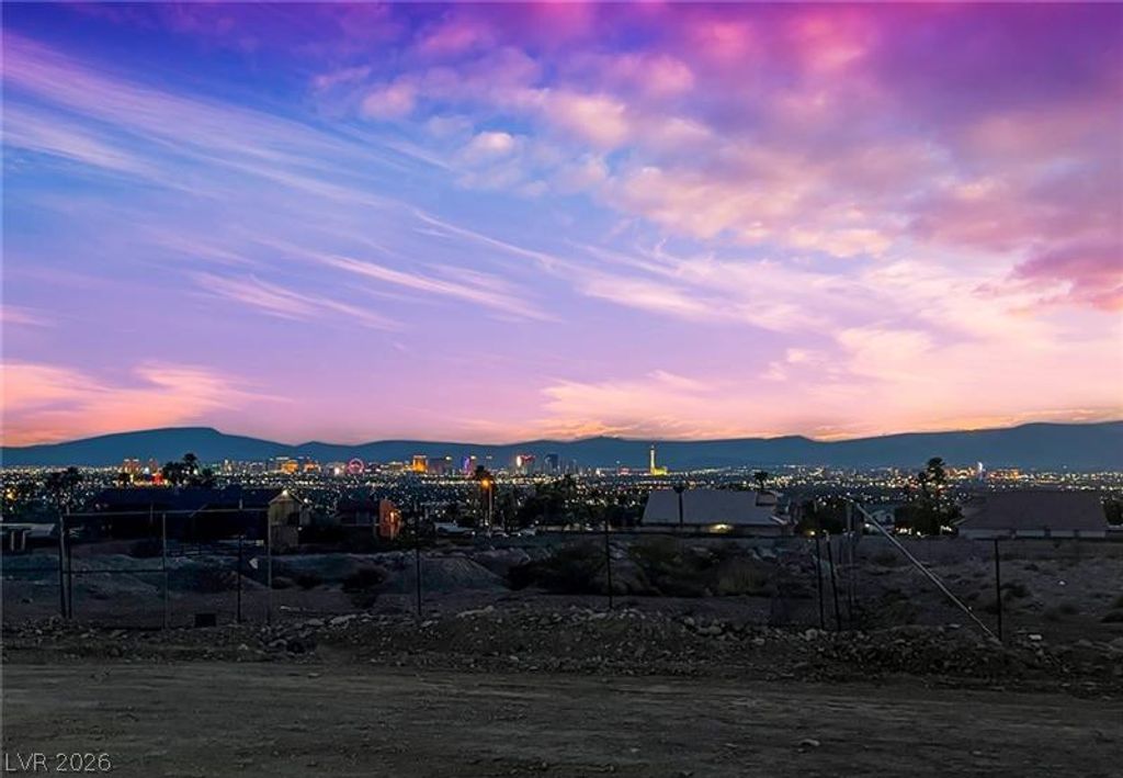 Image 9 of property listing at 236 Vista Valley Street, Las Vegas, NV 89110